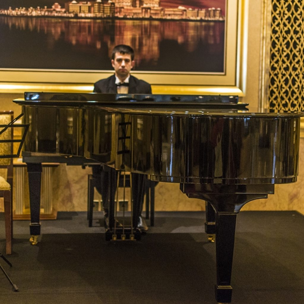 PIANIST FOR RECEPTION IN DUBAI